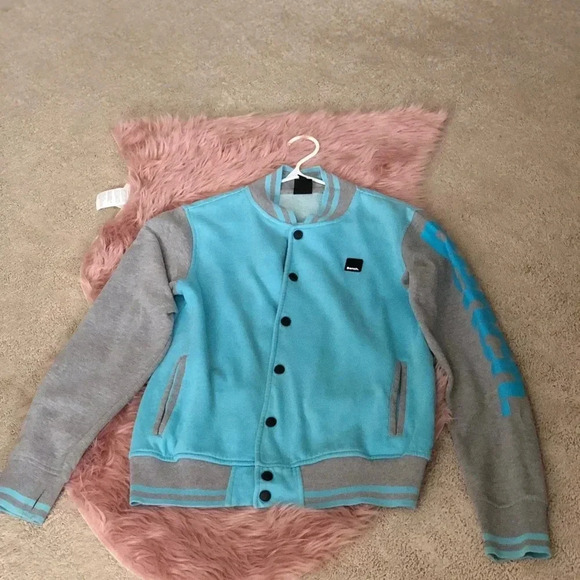 ⭐️🔥2 for $20 BENCH Varsity sweater🌟 - Picture 2 of 4